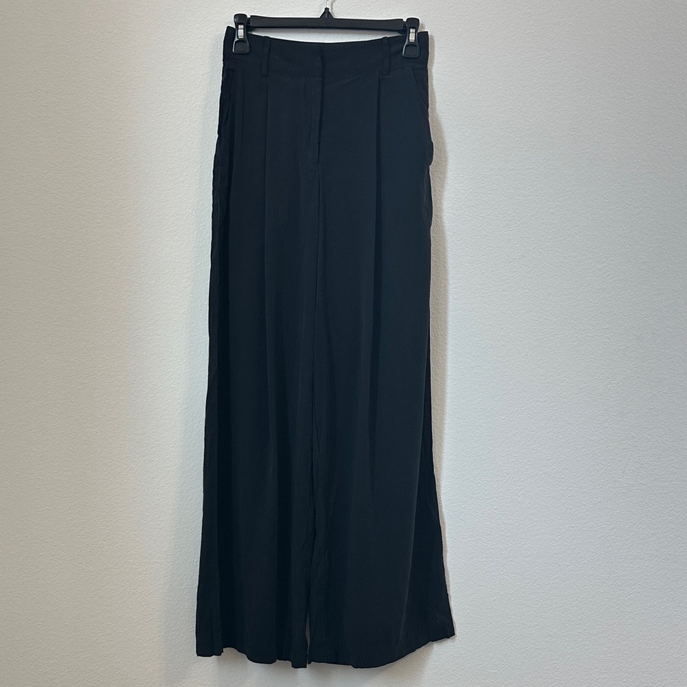 Elegant Black Women's Forever 21 wide leg trousers size small